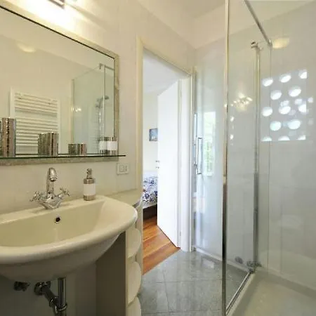 Sleeps 6 Air Con