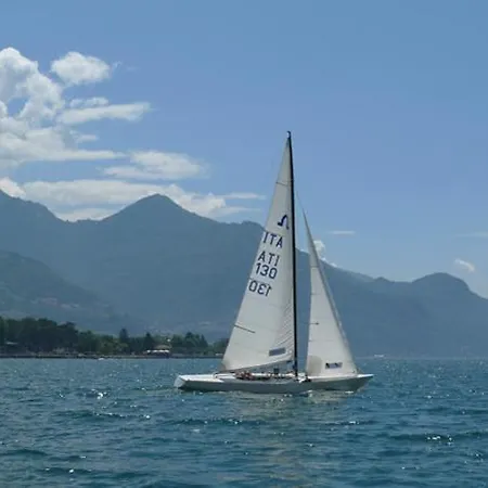 Sleeps 6 Air Con Varenna