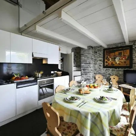 Sleeps 6 Air Con